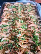 為了使企業(yè)員工不用擔心吃飯，為了讓企業(yè)更充分地從事生產(chǎn)工作和